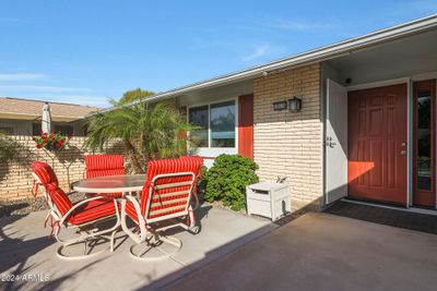 Welcome home, well manicured courtyard | Image 1