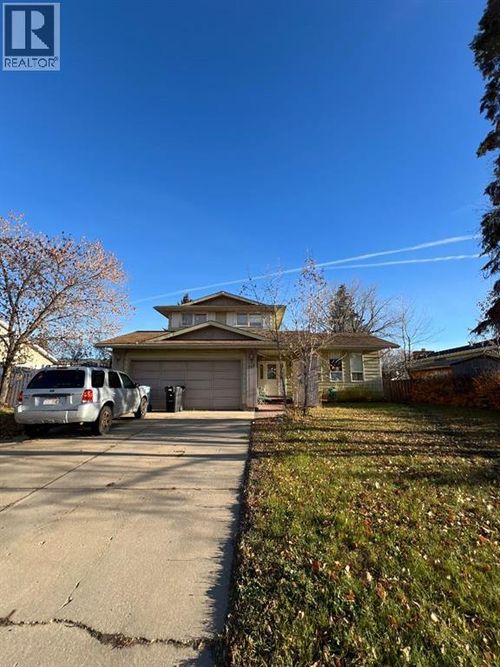 212 Signal Rd, Fort Mcmurray, AB, T9H3S3 | Card Image