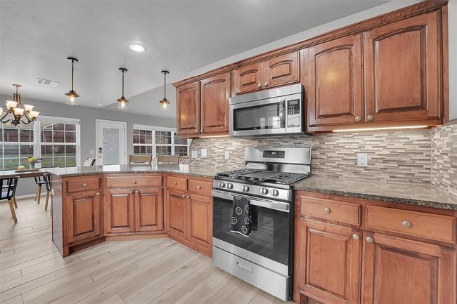 Kitchen With Quartz counter-tops and backsplash | Image 13