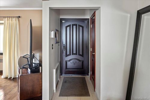 504 Saddle Ridge Rd, Woodmere, NY, 11598-1534 | Card Image