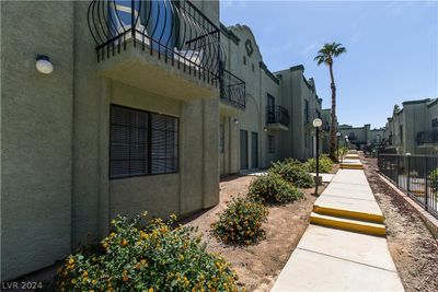 A72 - 7042 Burcot Avenue, Townhouse with 3 bedrooms, 1 bathrooms and null parking in Las Vegas NV | Image 3