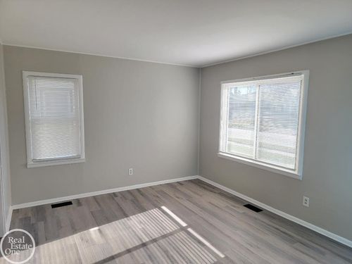 13415 Sherman Ave, Warren, MI, 48089-5805 | Card Image