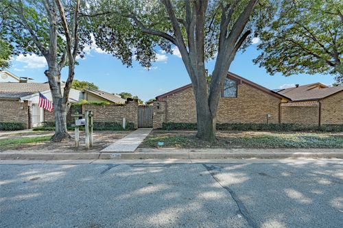 2216 Winter Sunday Way, Arlington, TX, 76012-4943 | Card Image