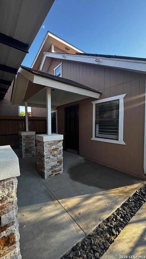 1243 Las Quintas Blvd, Eagle Pass, TX, 78852-3102 | Card Image
