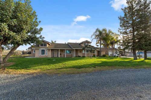 5757 10th Ave, Hanford, CA, 93230-9717 | Card Image