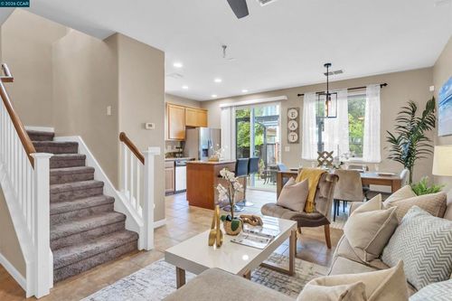 385 Gabiano Ct, Vacaville, CA, 95687-7614 | Card Image
