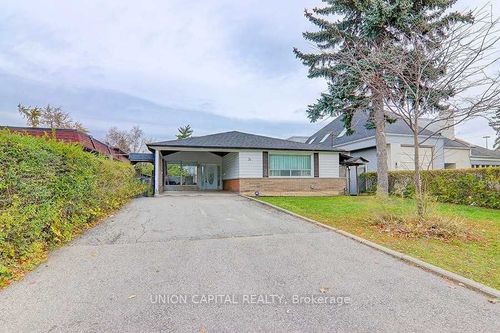 34 Lisburn Crescent, North York, ON, M2J2Z5 | Card Image