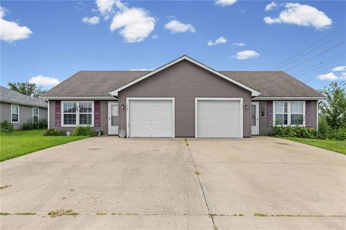 741 Pinewood St, Gardner, KS, 66030-1517 | Card Image