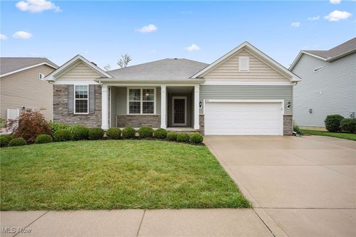 8021 Heatherglen Dr, Mentor, OH, 44060-6075 | Card Image