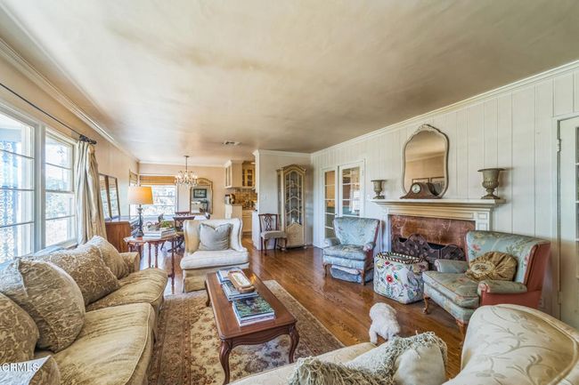 living room 5 | Image 9