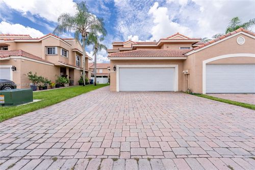 31l-19160 Nw 82nd Cir Court, Hialeah, FL, 33015 | Card Image