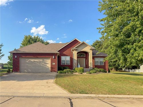 4010 E 32nd St, Sedalia, MO, 65301-9301 | Card Image