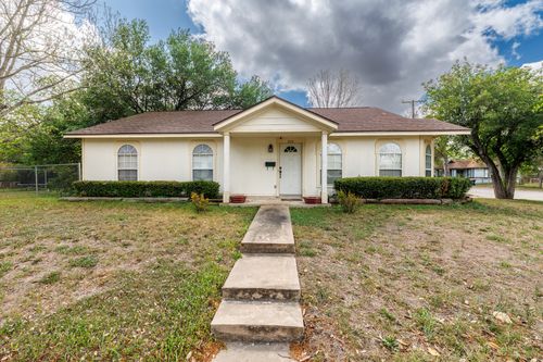 806 Saint Michael St, Gonzales, TX, 78629-4126 | Card Image