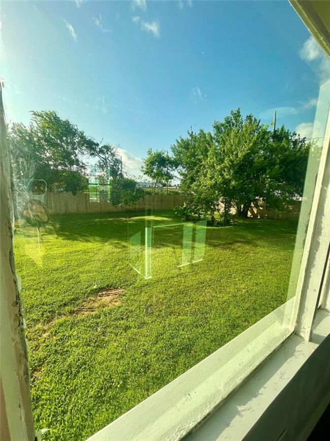 Extra lot for sale next door. | Image 18