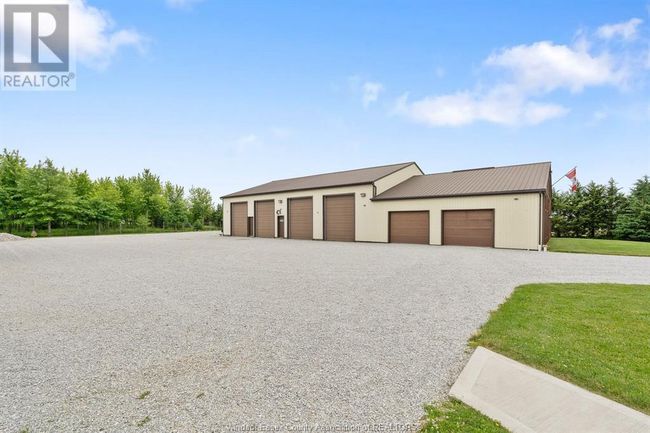 5569 Concession Rd 5 N, House other with 6 bedrooms, 3 bathrooms and null parking in Amherstburg ON | Image 36
