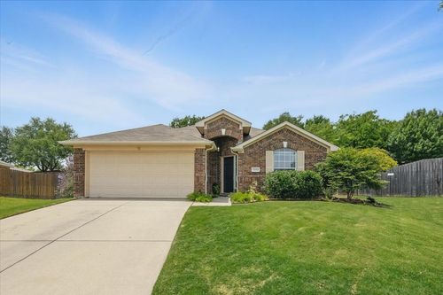 7212 Hogan Dr, Benbrook, TX, 76126-4583 | Card Image