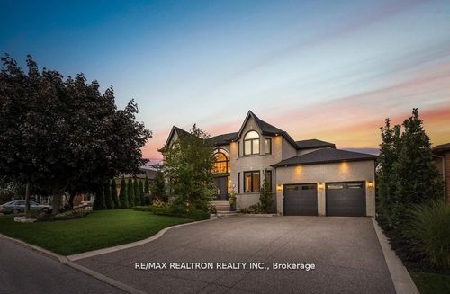 13 Bourdon Ave, North York, ON, M6L2Y7 | Card Image