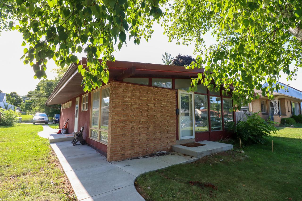 70th St, Milwaukee, WI 53216