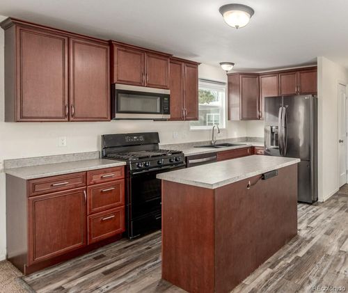 1095 Western Dr, Colorado Springs, CO, 80915-3938 | Card Image