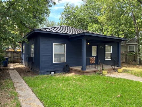 2511 E Cesar Chavez St, Austin, TX, 78702-4701 | Card Image