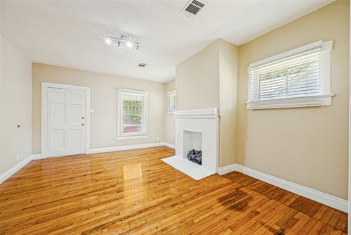 501 W Texas St, Denison, TX, 75020-6137 | Card Image