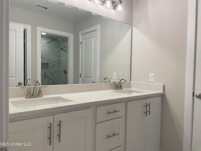Up Bathroom | Image 15