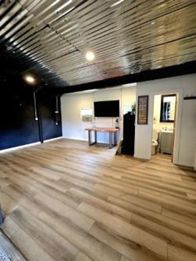 Another view of the barn | Image 40