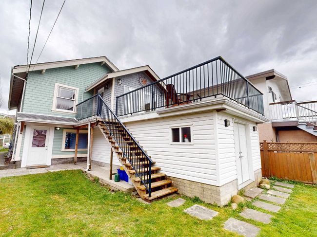 3493 Triumph Street, House other with 3 bedrooms, 2 bathrooms and 2 parking in Vancouver BC | Image 3