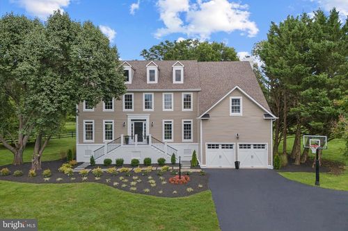 17572 Tranquility Rd, Purcellville, VA, 20132-9039 | Card Image