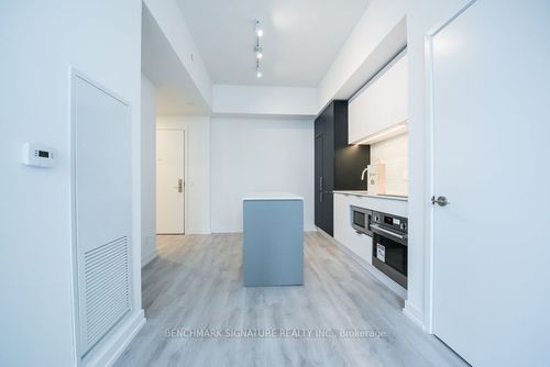 1109-33 Helendale Ave, Toronto, ON, M4R0A4 | Card Image