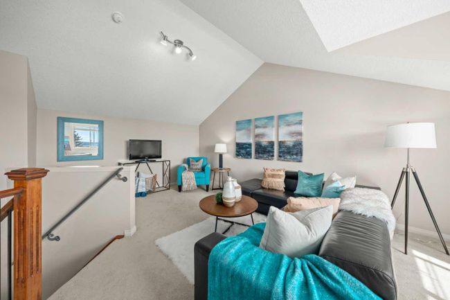 245 Springbank Terrace Sw, Home with 2 bedrooms, 2 bathrooms and 4 parking in Calgary AB | Image 19