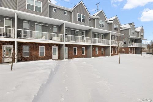 3951 Trailwaycommons Cir, Auburn Hills, MI, 48326-3988 | Card Image