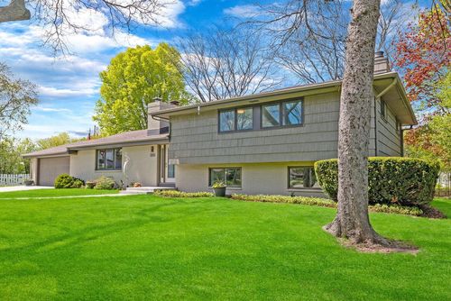 250 W Suburban Court, Fox Point, WI, 53217 | Card Image