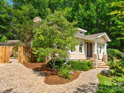 7r-3046 Turnpike Rd, Horse Shoe, NC, 28742-7787 | Card Image