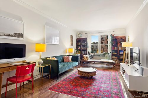 apt-e21-73 35th Ave, Jackson Heights, NY, 11372-4225 | Card Image