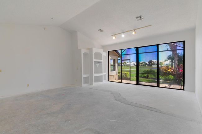 8057 Cassia Dr, Condo with 3 bedrooms, 2 bathrooms and null parking in Boynton Beach FL | Image 6