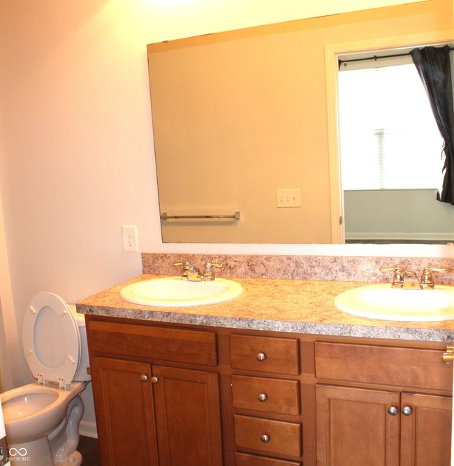 Primary Bathroom | Image 9