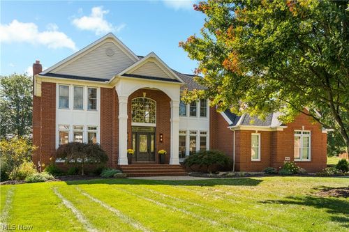 8630 Parsons Court Cir Nw, Massillon, OH, 44646-9525 | Card Image