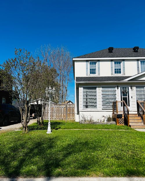 37 Mundy Ave, Kapuskasing, ON, P5N1R1 | Card Image