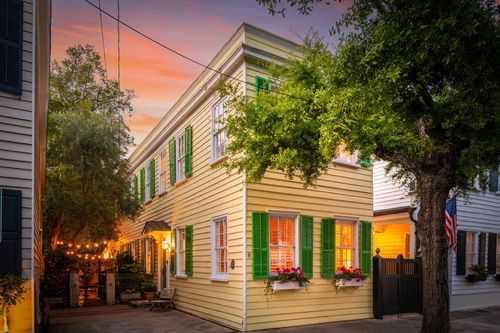 8 Trumbo St, Charleston, SC, 29401-1915 | Card Image