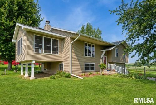 3918 210th St, Clinton, IA, 52732-8926 | Card Image