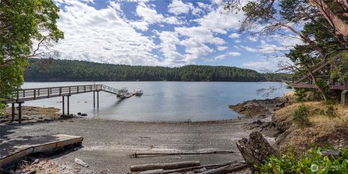 69 Rocky Rd, Eastsound, WA, 98245-5228 | Card Image
