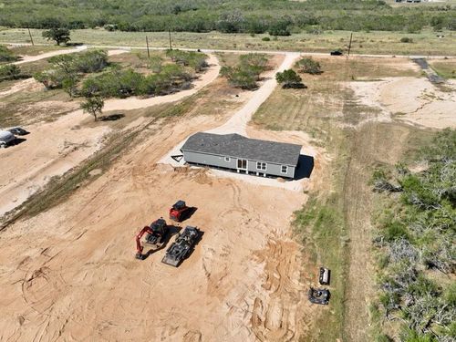 2711 Country Road 124, Floresville, TX, 78114 | Card Image