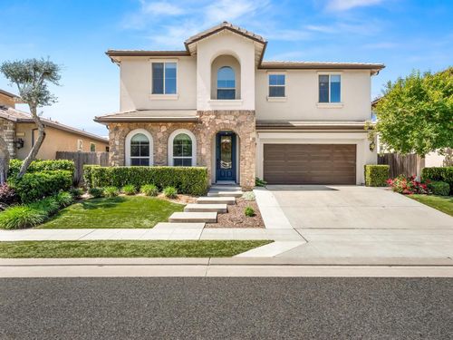 1229 E Via Roma Dr, Fresno, CA, 93730-8800 | Card Image