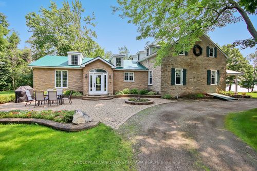 100 Loch End Rd, Carleton Place, ON, K7C0S9 | Card Image
