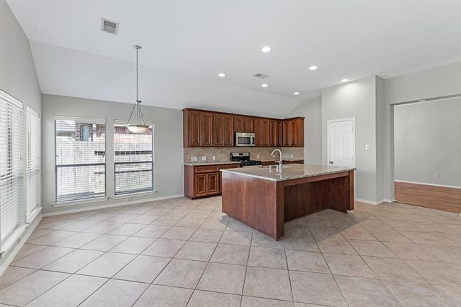 13703 Evening Wind Dr, House other with 4 bedrooms, 3 bathrooms and 2 parking in Pearland TX | Image 13