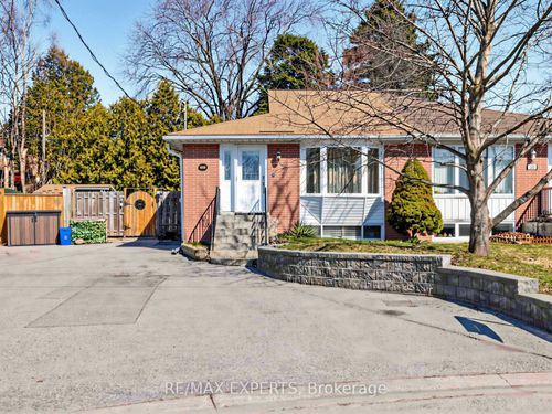 126 Longford Dr, Newmarket, ON, L3Y2Y5 | Card Image