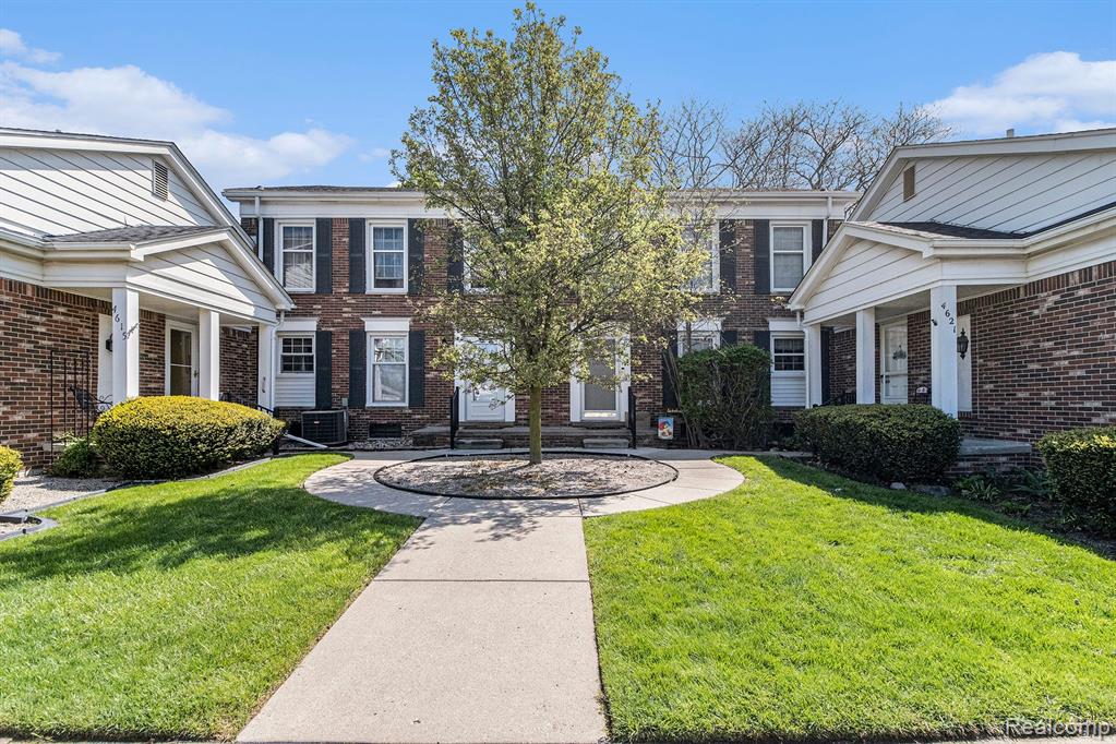 Leisure Ln, Trenton, MI 48183