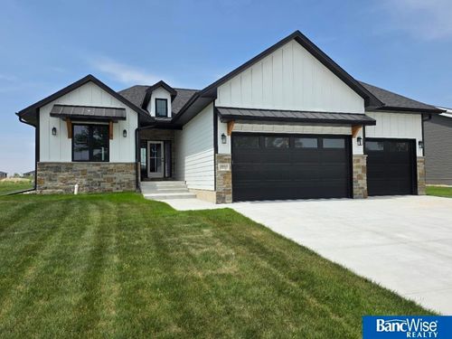 1043 Tuscan Trl, Hickman, NE, 68372 | Card Image