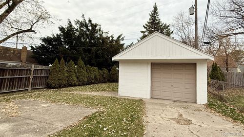 805 E Milton Ave, Hazel Park, MI, 48030-2583 | Card Image